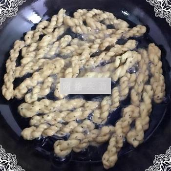 芝麻小麻花怎么做，芝麻小麻花怎么做好吃，芝麻小麻花做法