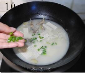 鲫鱼头豆腐汤怎么做，鲫鱼头豆腐汤怎么做好吃，鲫鱼头豆腐汤做法