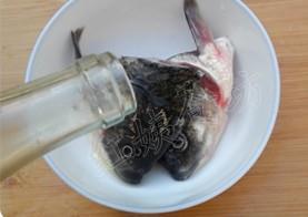 鲫鱼头豆腐汤怎么做，鲫鱼头豆腐汤怎么做好吃，鲫鱼头豆腐汤做法