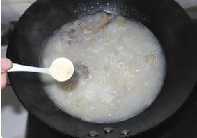 鲫鱼头豆腐汤怎么做，鲫鱼头豆腐汤怎么做好吃，鲫鱼头豆腐汤做法