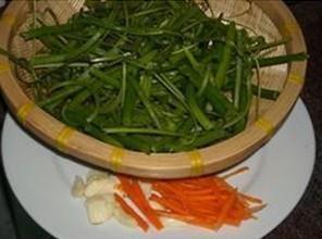 蒜头炒瓜远怎么做，蒜头炒瓜远怎么做好吃，蒜头炒瓜远做法