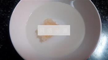 冰糖雪梨银耳羹怎么做，冰糖雪梨银耳羹怎么做好吃，冰糖雪梨银耳羹做法