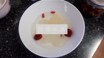 冰糖雪梨银耳羹怎么做，冰糖雪梨银耳羹怎么做好吃，冰糖雪梨银耳羹做法