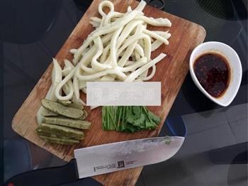 自制菠菜凉皮怎么做，自制菠菜凉皮怎么做好吃，自制菠菜凉皮做法