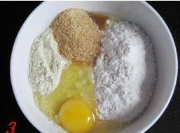 绿豆煎饼灌鸡蛋怎么做，绿豆煎饼灌鸡蛋怎么做好吃，绿豆煎饼灌鸡蛋做法