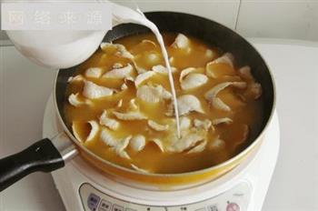 泰式冬阴功黑鱼片汤怎么做，泰式冬阴功黑鱼片汤怎么做好吃，泰式冬阴功黑鱼片汤做法