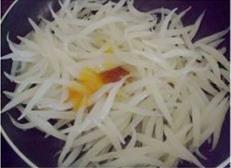 西瓜皮炒银针粉怎么做，西瓜皮炒银针粉怎么做好吃，西瓜皮炒银针粉做法