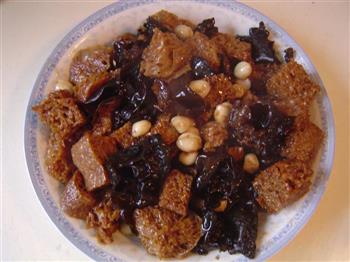 木耳烤麸怎么做，木耳烤麸怎么做好吃，木耳烤麸做法