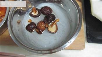 鸡翅粉丝香菇煲汤怎么做，鸡翅粉丝香菇煲汤怎么做好吃，鸡翅粉丝香菇煲汤做法