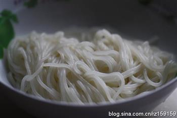 蒜蓉肉末盖浇米线怎么做，蒜蓉肉末盖浇米线怎么做好吃，蒜蓉肉末盖浇米线做法