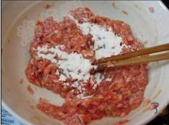 小肉丸怎么做，小肉丸怎么做好吃，小肉丸做法