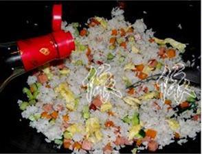 杂锦酱油炒饭怎么做，杂锦酱油炒饭怎么做好吃，杂锦酱油炒饭做法