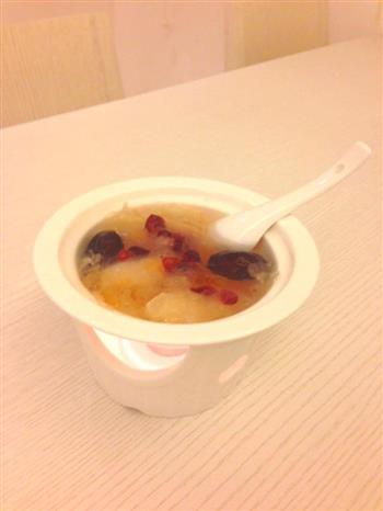 蔓越莓银耳桃胶雪梨糖水怎么做，蔓越莓银耳桃胶雪梨糖水怎么做好吃，蔓越莓银耳桃胶雪梨糖水做法