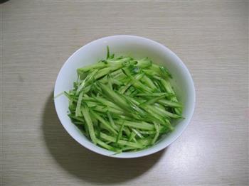 黄瓜拌金针蘑怎么做，黄瓜拌金针蘑怎么做好吃，黄瓜拌金针蘑做法