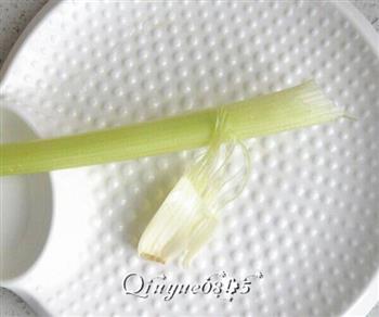 素炒芹菜百合怎么做，素炒芹菜百合怎么做好吃，素炒芹菜百合做法