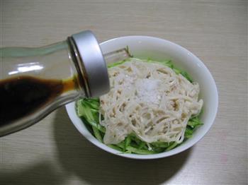 黄瓜拌金针蘑怎么做，黄瓜拌金针蘑怎么做好吃，黄瓜拌金针蘑做法