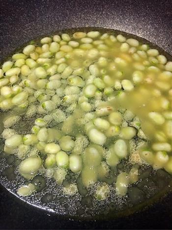 香椿煎嫩胡豆怎么做，香椿煎嫩胡豆怎么做好吃，香椿煎嫩胡豆做法