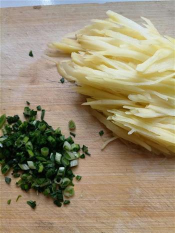 野葱土豆丝饼怎么做，野葱土豆丝饼怎么做好吃，野葱土豆丝饼做法