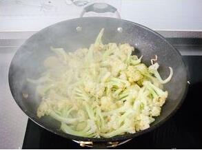 烧烤味干煸菜花怎么做，烧烤味干煸菜花怎么做好吃，烧烤味干煸菜花做法