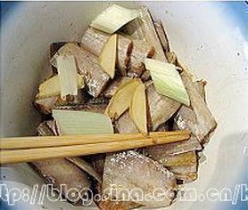 油炸带鱼怎么做，油炸带鱼怎么做好吃，油炸带鱼做法