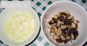 奶油鸡茸蘑菇青菜汤怎么做，奶油鸡茸蘑菇青菜汤怎么做好吃，奶油鸡茸蘑菇青菜汤做法