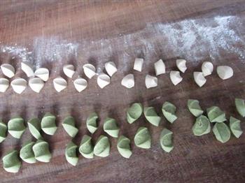 翡翠羊肉烧麦怎么做，翡翠羊肉烧麦怎么做好吃，翡翠羊肉烧麦做法