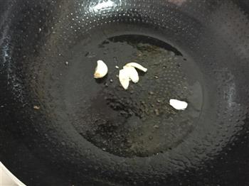 炒香菇怎么做，炒香菇怎么做好吃，炒香菇做法