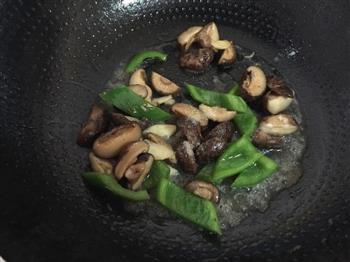 炒香菇怎么做，炒香菇怎么做好吃，炒香菇做法
