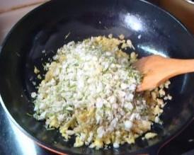 小根蒜盒子怎么做，小根蒜盒子怎么做好吃，小根蒜盒子做法