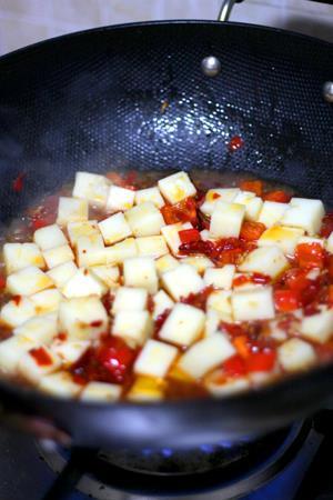 红烧米豆腐怎么做，红烧米豆腐怎么做好吃，红烧米豆腐做法