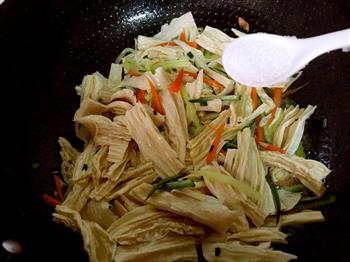 炒腐竹怎么做，炒腐竹怎么做好吃，炒腐竹做法