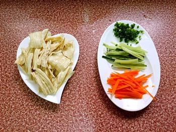 炒腐竹怎么做，炒腐竹怎么做好吃，炒腐竹做法