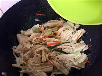 炒腐竹怎么做，炒腐竹怎么做好吃，炒腐竹做法