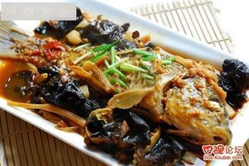 红烧小鲤鱼怎么做，红烧小鲤鱼怎么做好吃，红烧小鲤鱼做法