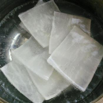 水晶鸡蓉蒸卷怎么做，水晶鸡蓉蒸卷怎么做好吃，水晶鸡蓉蒸卷做法
