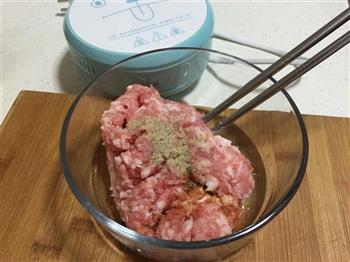 生汆丸子粉丝汤怎么做，生汆丸子粉丝汤怎么做好吃，生汆丸子粉丝汤做法