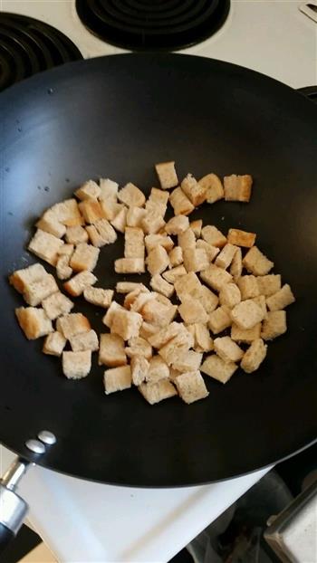 嘎嘣脆的面包粒怎么做，嘎嘣脆的面包粒怎么做好吃，嘎嘣脆的面包粒做法