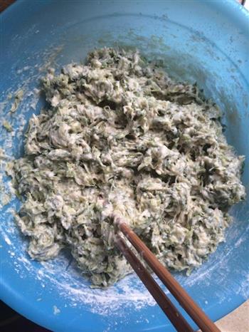 煎槐花饼怎么做，煎槐花饼怎么做好吃，煎槐花饼做法