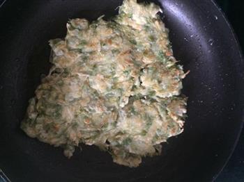 煎槐花饼怎么做，煎槐花饼怎么做好吃，煎槐花饼做法