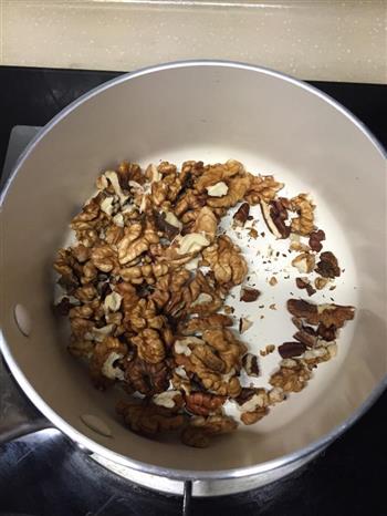 香脆核桃炒米糕怎么做，香脆核桃炒米糕怎么做好吃，香脆核桃炒米糕做法