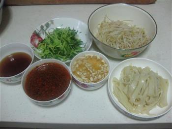 夏日必备-陕西凉皮怎么做，夏日必备-陕西凉皮怎么做好吃，夏日必备-陕西凉皮做法