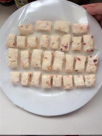 纯手工自制蔓越莓牛轧糖怎么做，纯手工自制蔓越莓牛轧糖怎么做好吃，纯手工自制蔓越莓牛轧糖做法