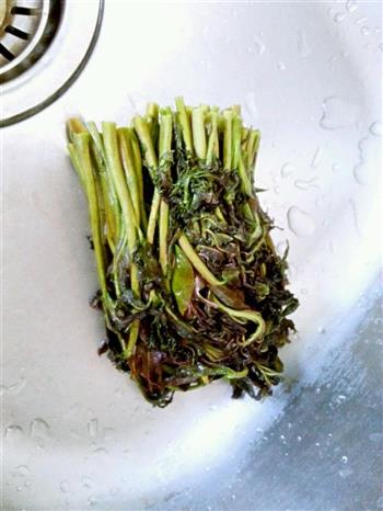 香烤香椿芝士法棍怎么做，香烤香椿芝士法棍怎么做好吃，香烤香椿芝士法棍做法