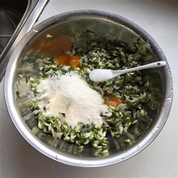 鲜香槐花饼怎么做，鲜香槐花饼怎么做好吃，鲜香槐花饼做法