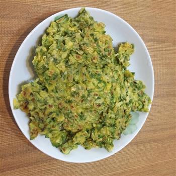 鲜香槐花饼怎么做，鲜香槐花饼怎么做好吃，鲜香槐花饼做法