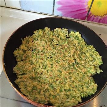鲜香槐花饼怎么做，鲜香槐花饼怎么做好吃，鲜香槐花饼做法