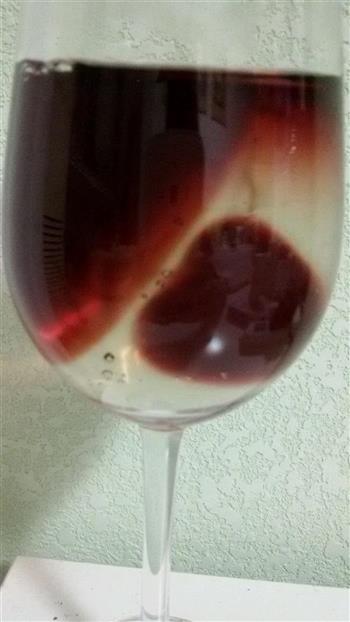 红酒双色果冻怎么做，红酒双色果冻怎么做好吃，红酒双色果冻做法