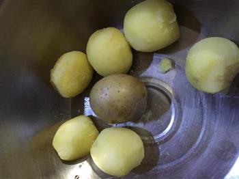 椒盐土豆圆饼怎么做，椒盐土豆圆饼怎么做好吃，椒盐土豆圆饼做法