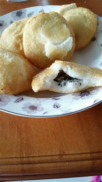 奶奶的芝麻糖糯米饼怎么做，奶奶的芝麻糖糯米饼怎么做好吃，奶奶的芝麻糖糯米饼做法