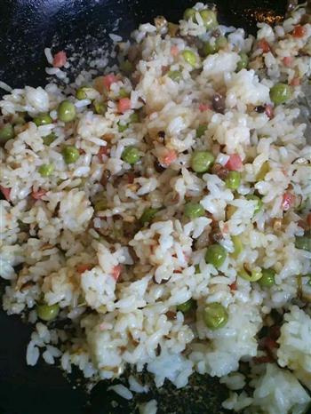 叉烧鱿鱼饭筒怎么做，叉烧鱿鱼饭筒怎么做好吃，叉烧鱿鱼饭筒做法